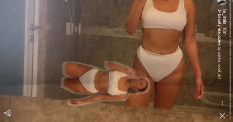 La irais hübsche nackte archiv