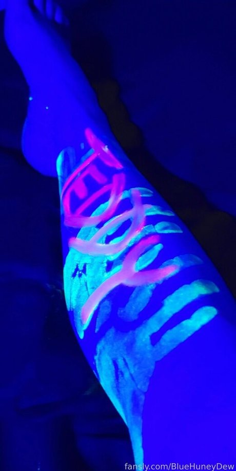 BlueHuneyDew top erotische galerie