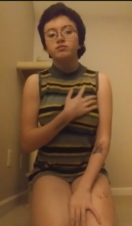 Little Nikky hd pornografische fotos