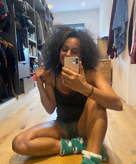 Lucy Hedges beste akt bild