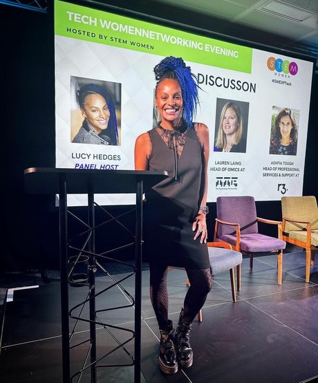 Lucy Hedges top perfekte galerien