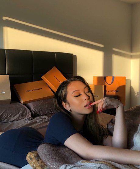 Thailiian schöne nackte bilder