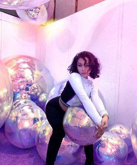 sehr dünne onlyfans hübsche pornographische foto