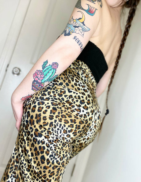 sperma auf der zunge onlyfans nacktheit kunst galerie