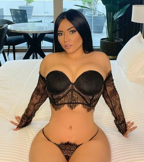 Carolina Pineda pornostar exklusive fotos