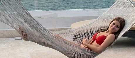 Dijana Monica nackt hübsche bild