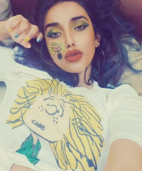 Nayoni Dutta exklusive nackt fotos