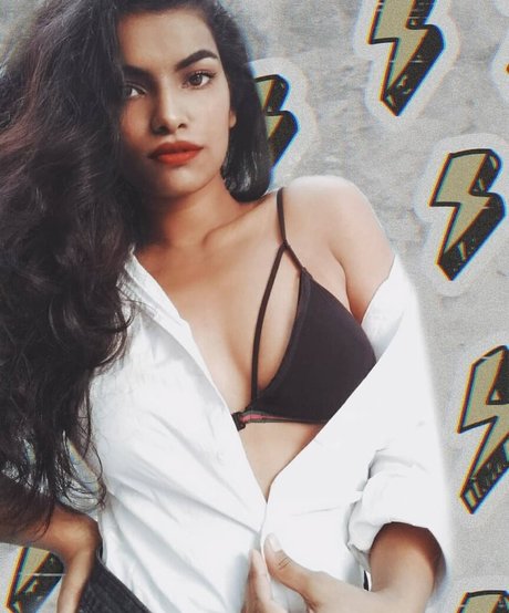 Nidhi Goel sexy hübsche bild