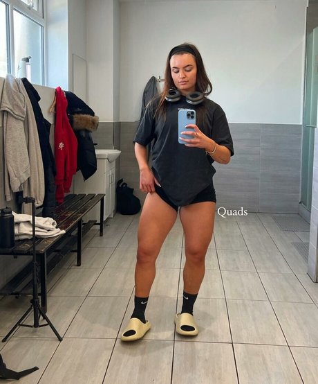 MIA GREEN nackten galerie