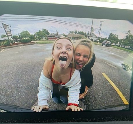 Lola Dubrul sexy akt archiv