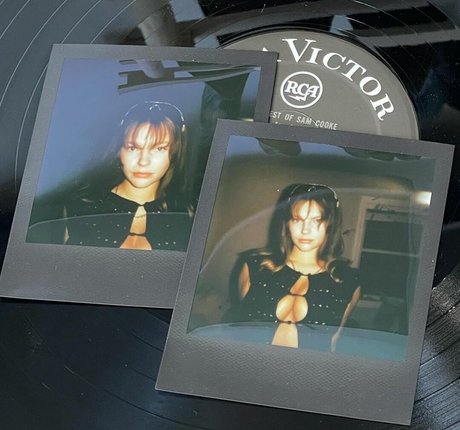 Lola Dubrul nackt nette fotos