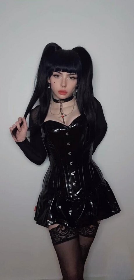 Emma Langevin exklusive galerien