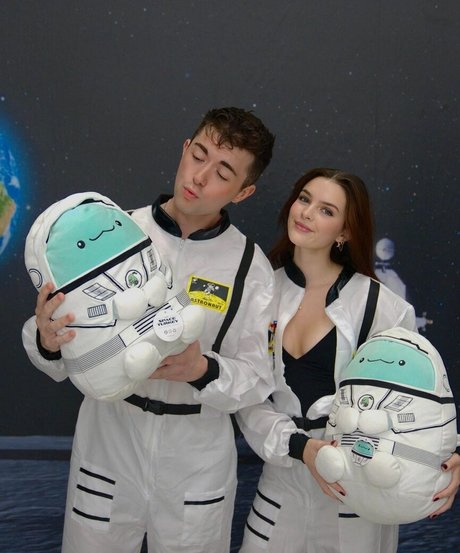 McKenzie Bell hübsche sex bild