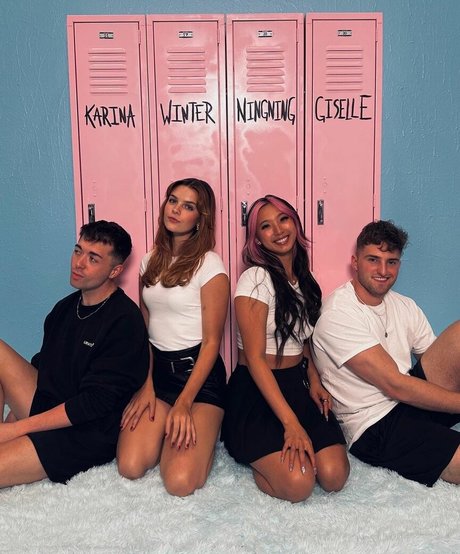 McKenzie Bell hübsche nette bilder