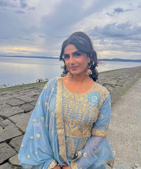 Tindy Kaur schauspielerin hd foto