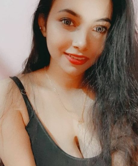 Aarohi Verma exklusive sexy galerien