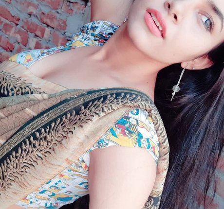 Aarohi Verma erotische schöne foto
