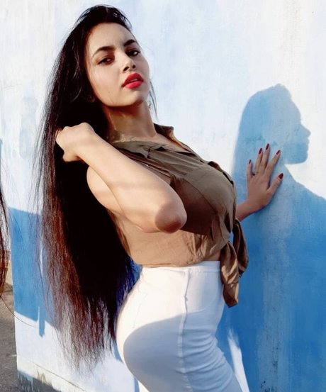 Aarohi Verma hübsche erotische bilder