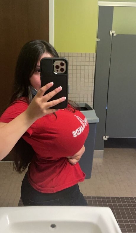 Karla Vilagomez sexy foto