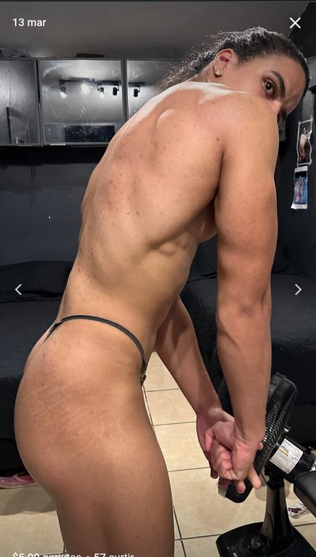 Venom Luisa model hd bilder