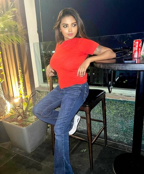 Elakkiya Rajendran pornostar nackte galerie