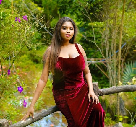 Elakkiya Rajendran erotische freie foto