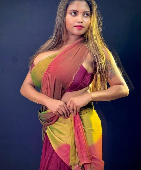 Elakkiya Rajendran porno erwachsene fotos