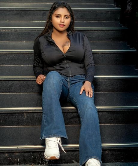 Elakkiya Rajendran Bilder