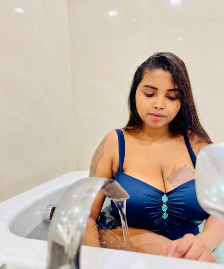 Elakkiya Rajendran hd erwachsene bild