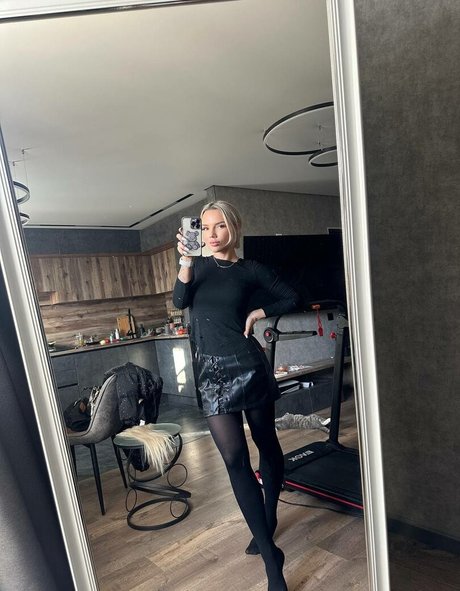 lera koldomasova kunst nackten bild