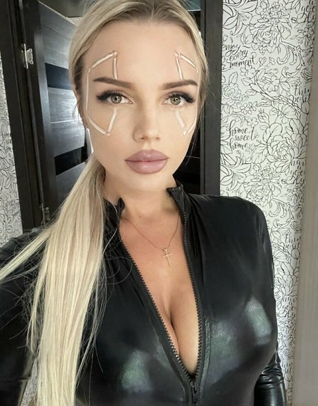 lera koldomasova kunst nackt foto