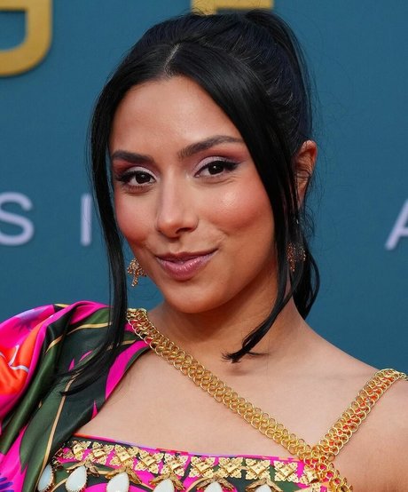 Michelle Khare kostenlose nackt fotos