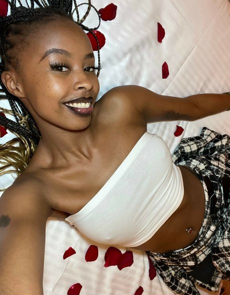 ebonynaomii model hd foto