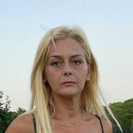 Tarba Firuta model exklusive foto