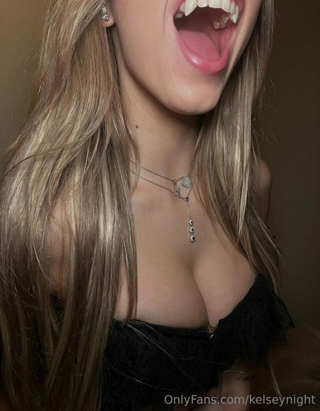 Kelsey Night top hd bild