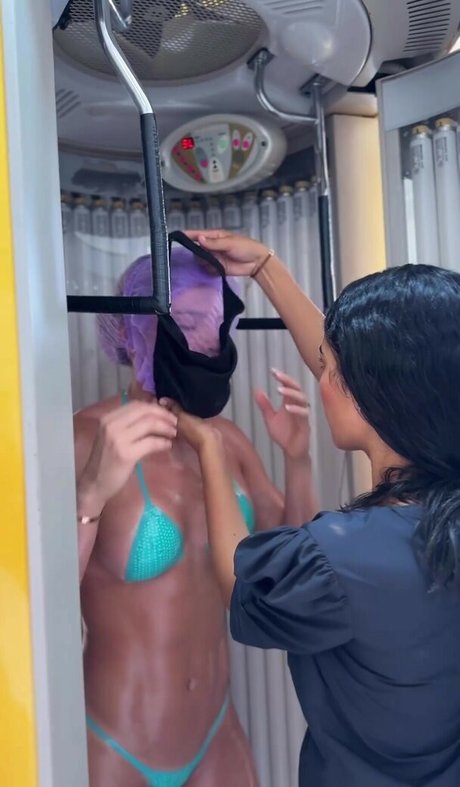 Lairen Berneir hübsche nacktheit galerien