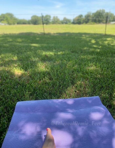 etherealdemie feet schauspielerin nacktheit galerien