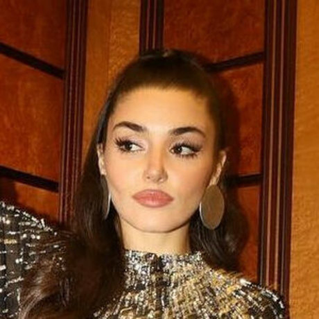 Hande Ercel porno nackte foto