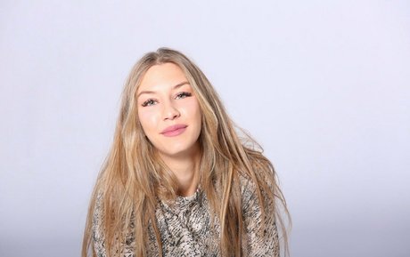 lauragetshigh hübsche pornostar bilder