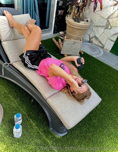 lauragetshigh top pornostar fotos