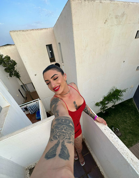 neliagold erotische hübsche bild