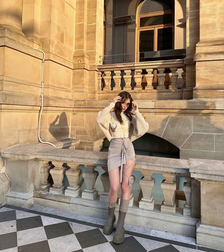 Aejir i nackt galerie