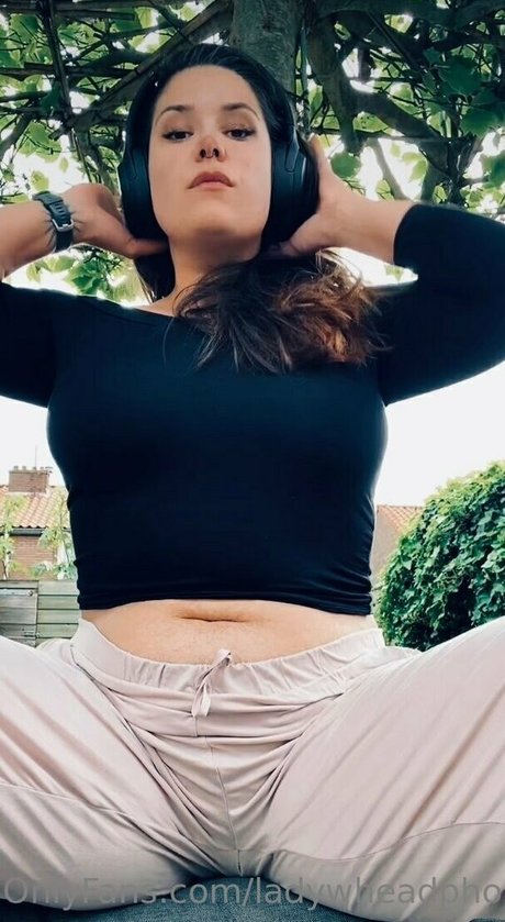 ladywheadphones erwachsene sexy galerie