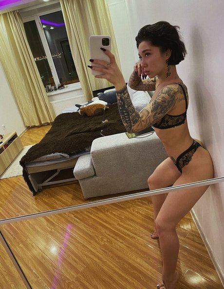 polina molly pornostar erwachsene bild