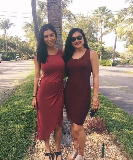 Sasha Kalra top nackt bild