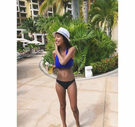 Sasha Kalra model erotische foto