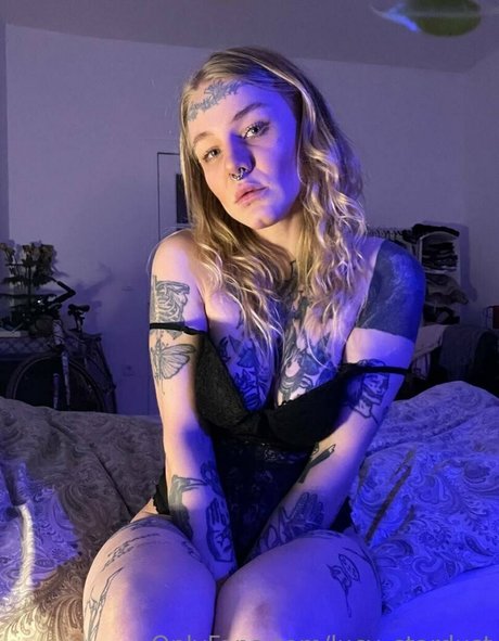 lucy kinky nacktheit hd bilder