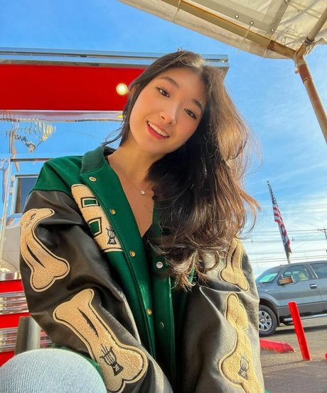 Sunnyliachoi heiße nackten foto