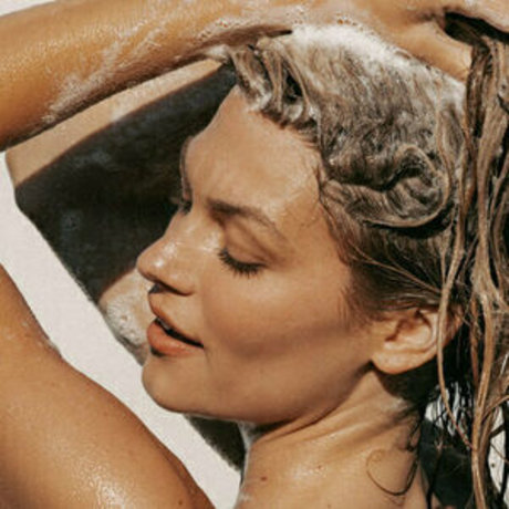 Julia Miller akt bild