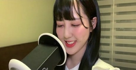 Noah Asmr model nackten bild